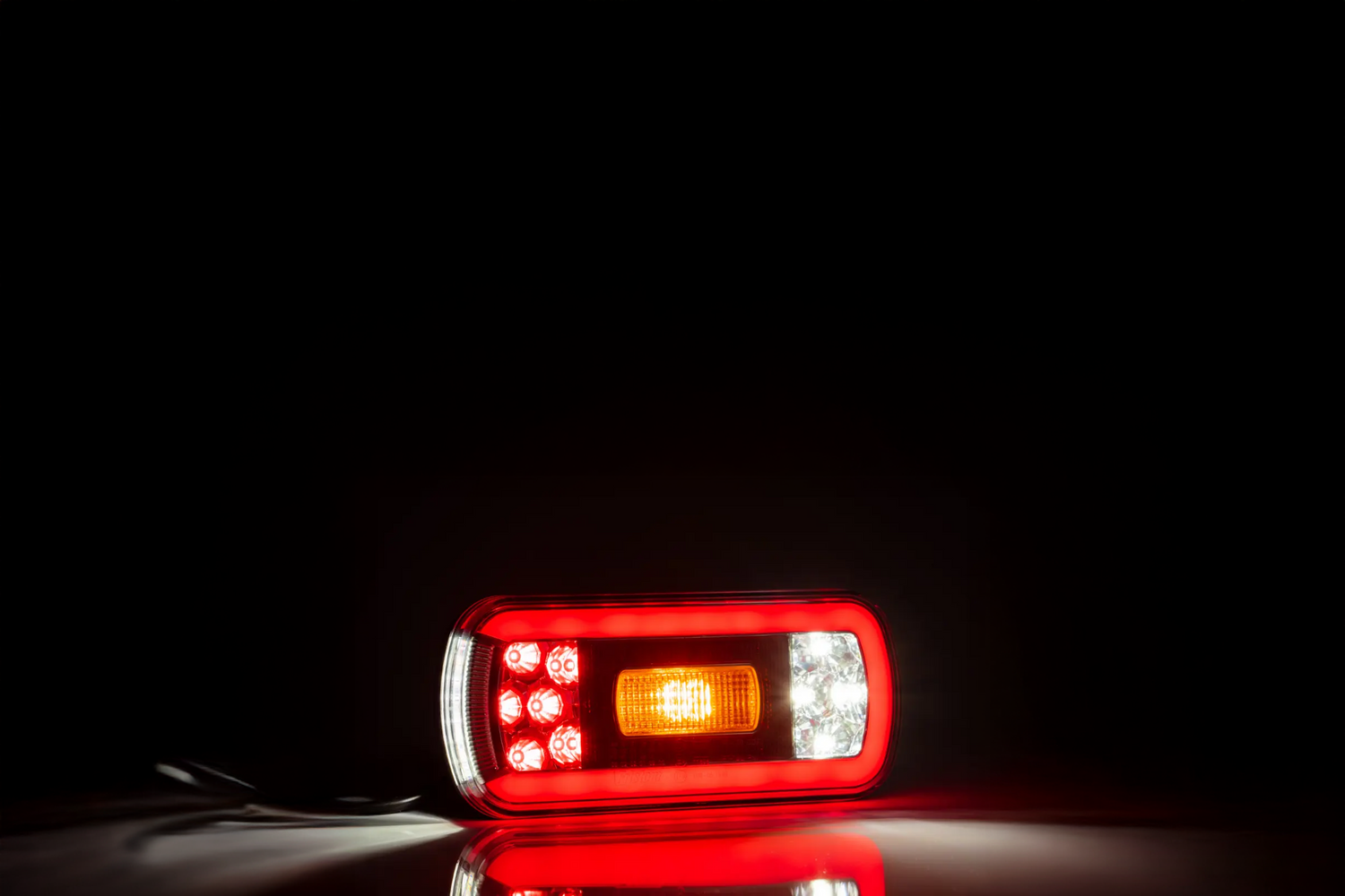 Montaż lamp LED w przyczepie – krok po kroku