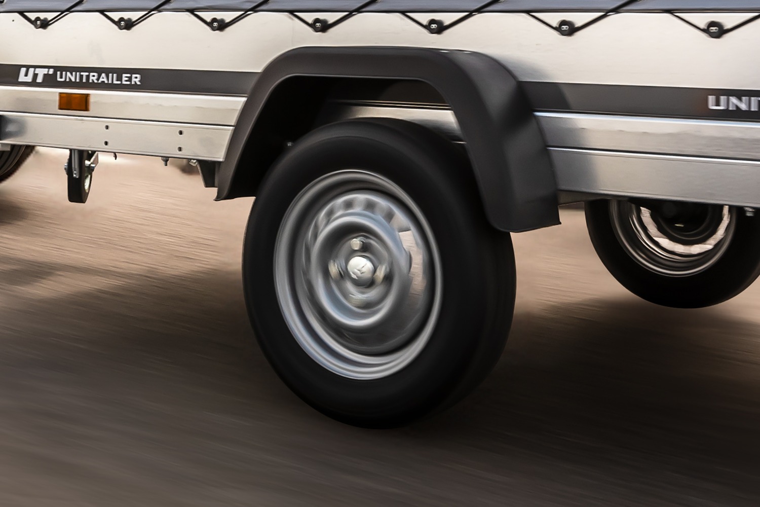 Jaki typ osi wybrać do przyczepy lekkiej? Przegląd rozwiązań