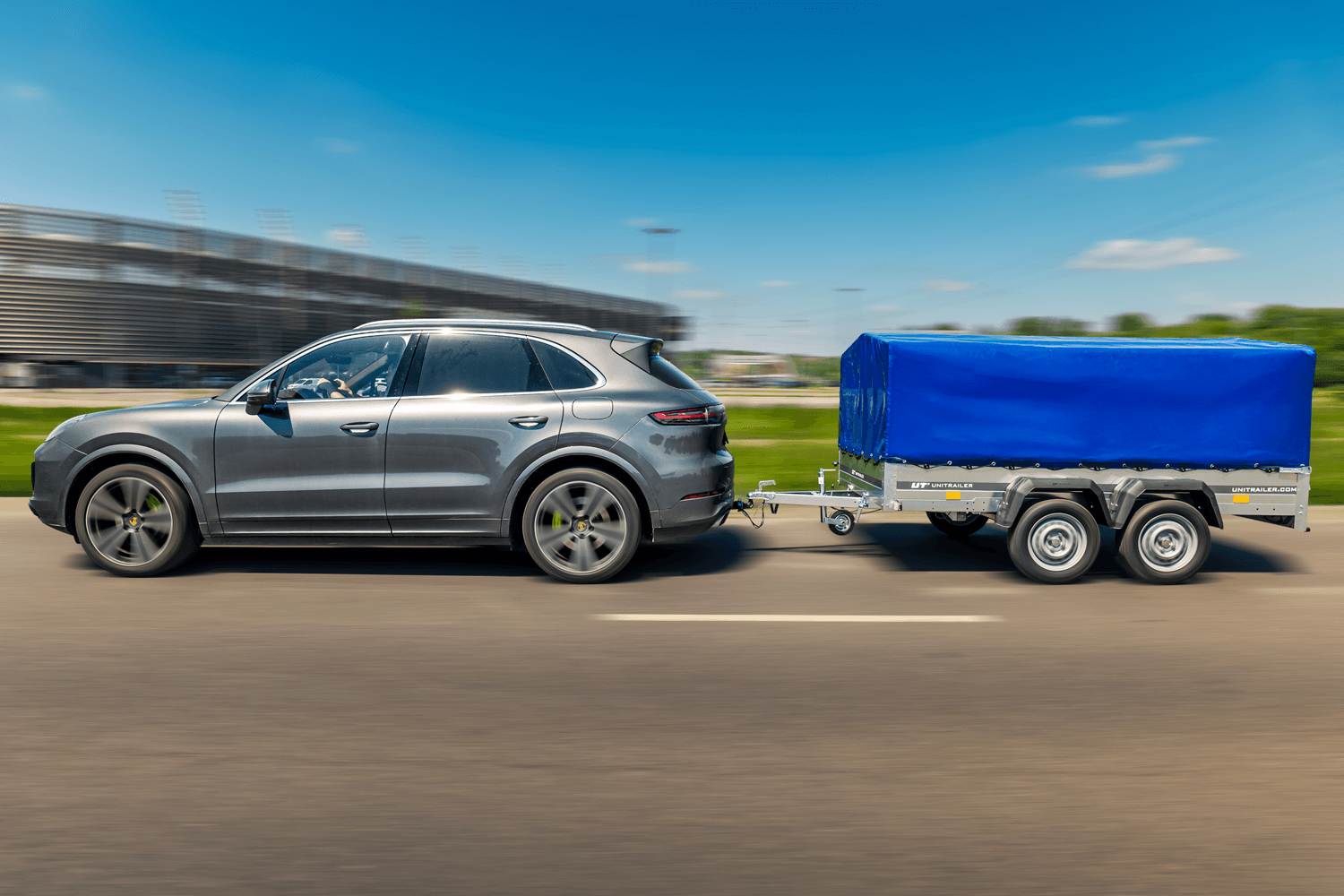 Ile kosztuje rejestracja, ubezpieczenie i badanie techniczne przyczepki w 2026 roku?